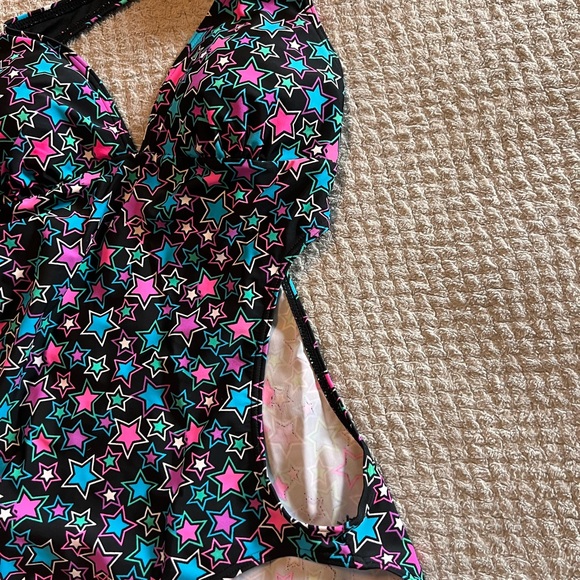 Halter Top One-piece Swimsuit - Picture 4 of 8